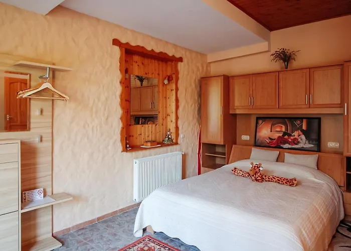 Alexandr * Alsópáhok