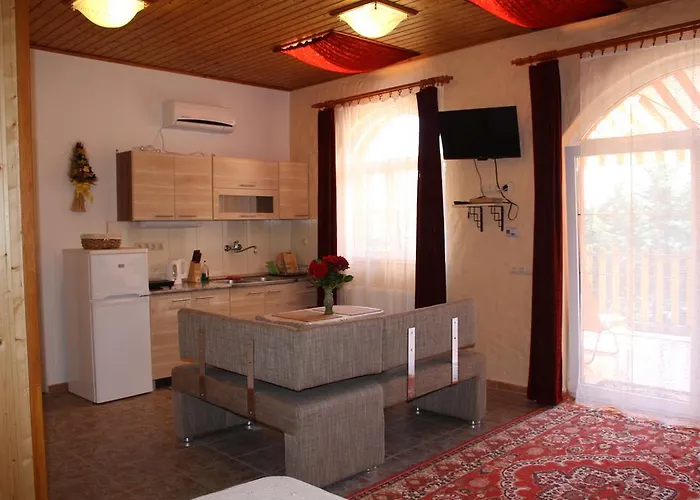 Alexandr Apartman Alsópáhok